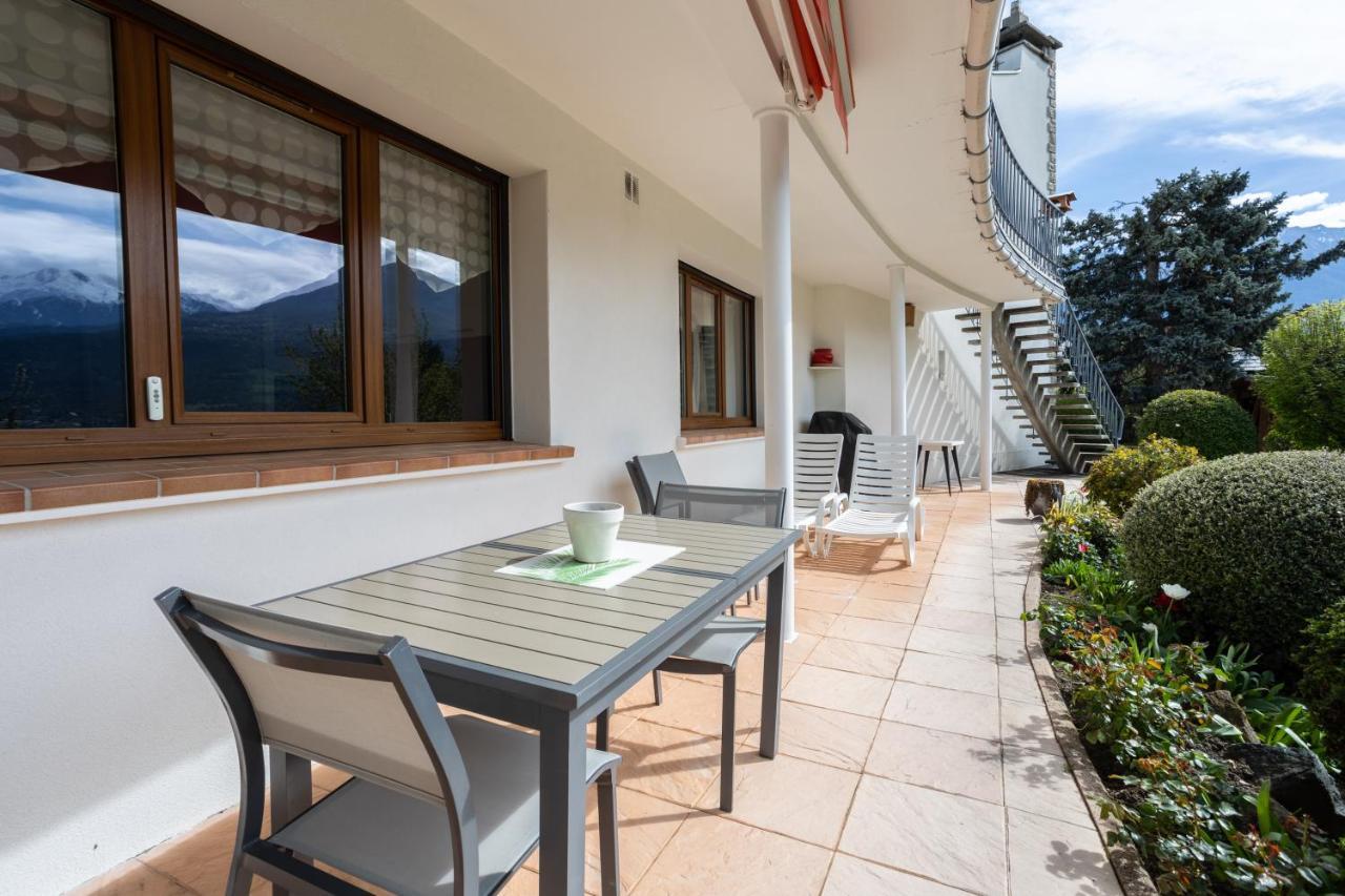 Vue Sur Les Montagnes Apartment Embrun Exterior photo